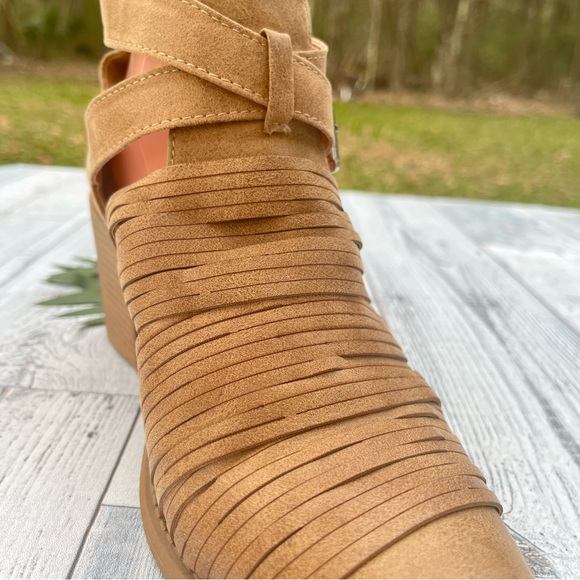 QUPID TAN FAUX LEATHER STRAPPY ANKLE BOOTS SIZE 9.5 WESTERN - Picture 6 of 8